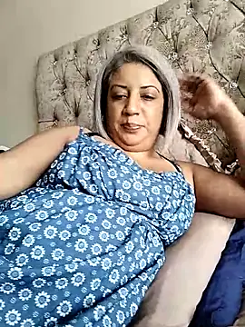 Snapshot of IndianLara chatting on November 2025 06:01:01 AM IndianLara online show from November 2025 06:01:01 AM