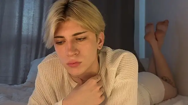 Snapshot of Oliver_star_boy_ chatting on June 2026 08:37:02 AM Oliver star boy online show from June 2026 08:37:02 AM