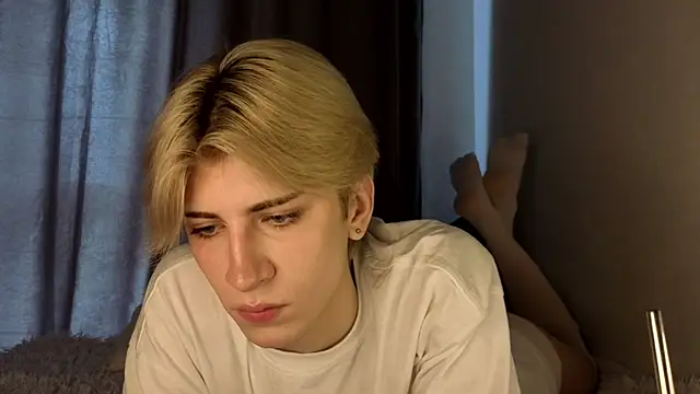 Snapshot of Oliver_star_boy_ chatting on June 2026 11:23:02 AM Oliver star boy online show from June 2026 11:23:02 AM