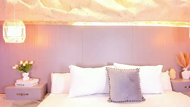 AmyColman  online show from April 2026 12:07:01 PM