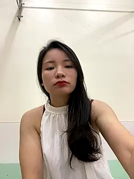 Bee Yellow00 online show from November 2025 04:35:02 AM