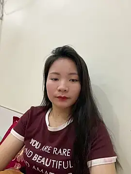 Bee Yellow00 online show from February 2026 04:43:01 AM