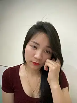 Bee Yellow00 online show from March 2026 04:53:01 AM