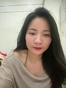 Bee Yellow00 online show from March 2026 04:27:02 AM