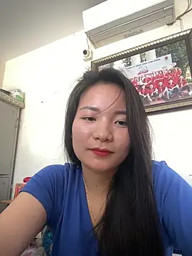 Bee Yellow00 online show from April 2026 02:43:01 AM