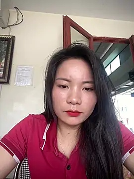 Bee Yellow00 online show from April 2026 02:51:02 AM