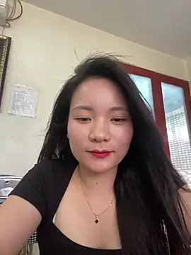 Snapshot of Bee_Yellow00 chatting on June 2026 06:04:01 AM Bee Yellow00 online show from June 2026 06:04:01 AM