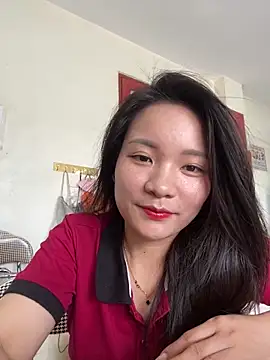 Snapshot of Bee_Yellow00 chatting on June 2026 03:18:01 AM Bee Yellow00 online show from June 2026 03:18:01 AM
