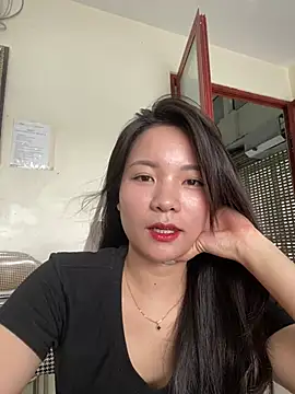 Snapshot of Bee_Yellow00 chatting on July 2026 02:20:02 AM Bee Yellow00 online show from July 2026 02:20:02 AM