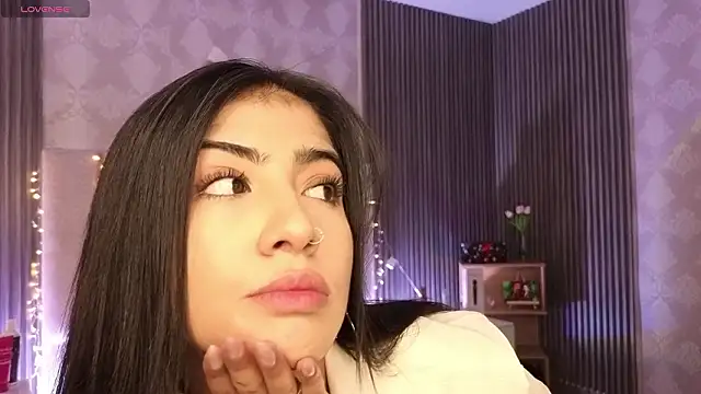 MAIILY TAY online show from March 2026 12:22:01 PM