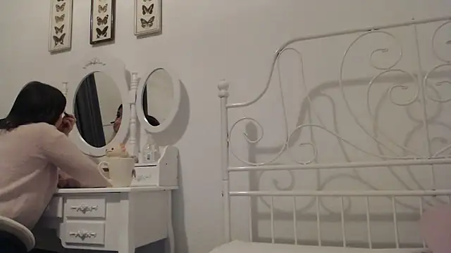 bellefleurrr online show from April 2026 08:23:01 PM