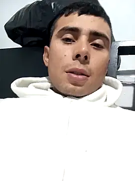 robinhd1234 online show from April 2026 11:27:02 PM