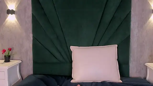 EmiliClarke online show from April 2026 01:41:01 PM