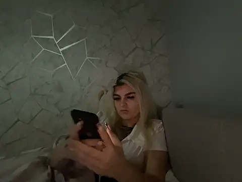 rosie-hipstergal online show from November 2025 11:36:02 PM