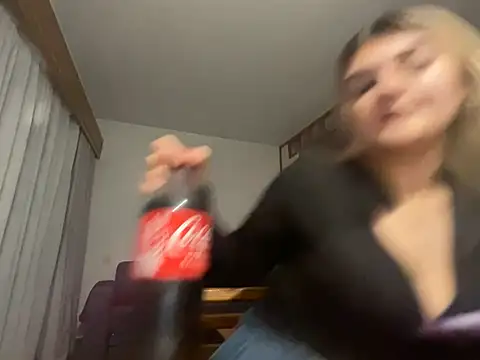 rosie-hipstergal online show from February 2026 07:20:01 PM