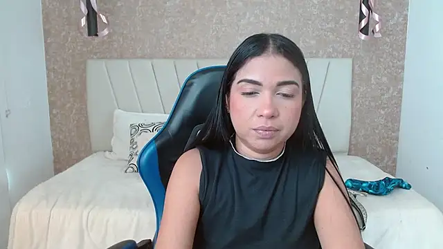 AliceSmity  online show from December 2025 06:01:02 PM