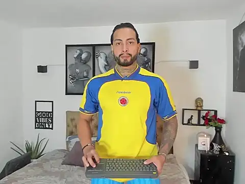 Snapshot of christopher_palmerjs chatting on November 2025 07:25:02 PM christopher palmerjs online show from November 2025 07:25:02 PM