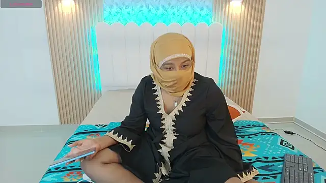 Snapshot of Lina_arabiann chatting on November 2025 11:20:02 PM Lina arabiann online show from November 2025 11:20:02 PM