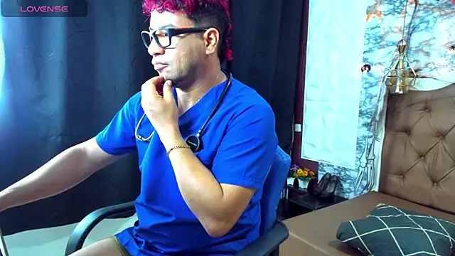 Snapshot of Steven_Thosom chatting on October 2025 11:41:02 PM Steven Thosom online show from October 2025 11:41:02 PM