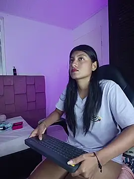 YeseniaRodriguez3 online show from April 2026 05:34:01 PM