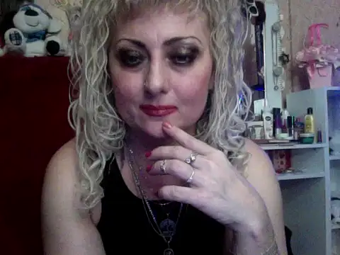 Snapshot of xHot_Amazonq chatting on November 2025 09:59:02 PM xHot Amazonq online show from November 2025 09:59:02 PM