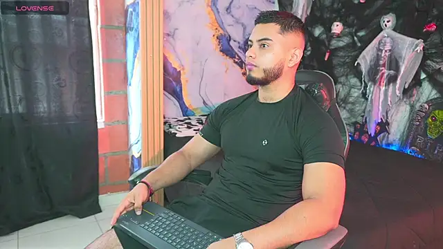 Snapshot of Tiler_wolker chatting on October 2025 04:35:02 PM Tiler wolker online show from October 2025 04:35:02 PM