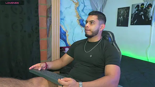 Tiler wolker online show from November 2025 11:36:02 PM