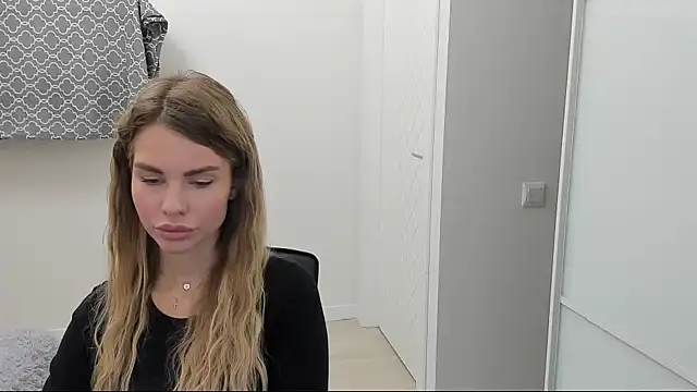 LinaBey online show from November 2025 08:42:01 AM