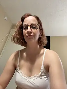 Snapshot of CreamedKitten chatting on November 2025 04:05:01 PM CreamedKitten online show from November 2025 04:05:01 PM