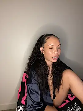 nikkiloveee online show from November 2025 06:24:02 AM