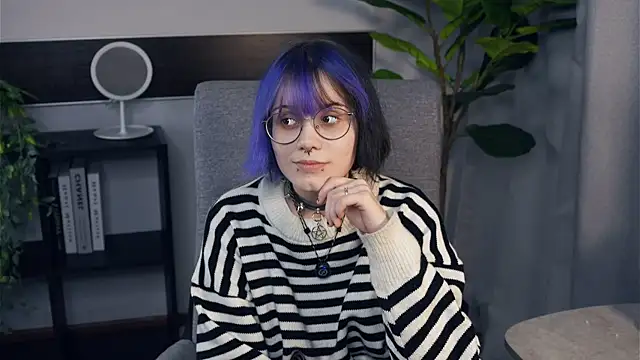 KellePourier online show from October 2025 05:28:01 PM