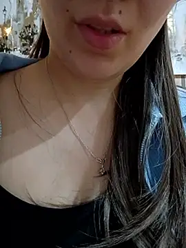 Snapshot of Emily__love chatting on November 2025 03:52:01 AM Emily love online show from November 2025 03:52:01 AM