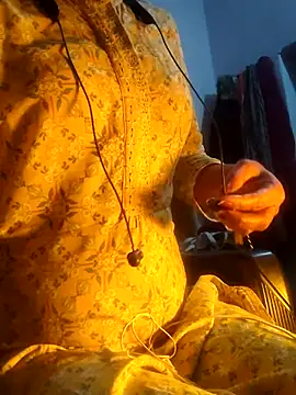 Hot-Rubyy online show from February 2026 05:32:01 PM