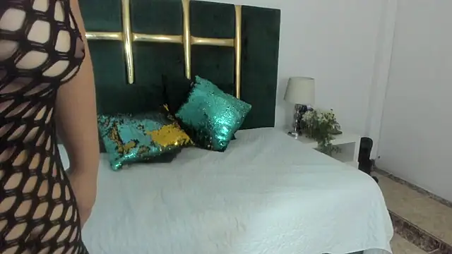 Snapshot of SeleniHot chatting on October 2025 01:35:02 PM SeleniHot online show from October 2025 01:35:02 PM