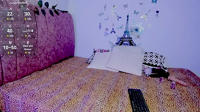 BONNIEFLOREZ online show from November 2025 05:24:01 PM