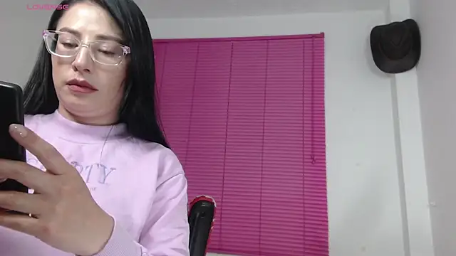 Emma Hotkiss online show from April 2026 11:22:02 PM