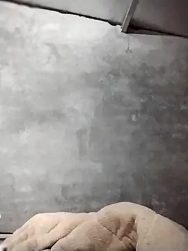 emini-xx online show from November 2025 09:37:02 PM