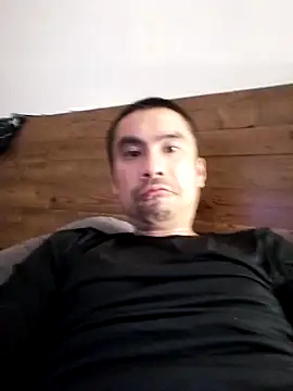 Snapshot of Stronggdragon85 chatting on June 2026 11:27:02 AM Stronggdragon85 online show from June 2026 11:27:02 AM
