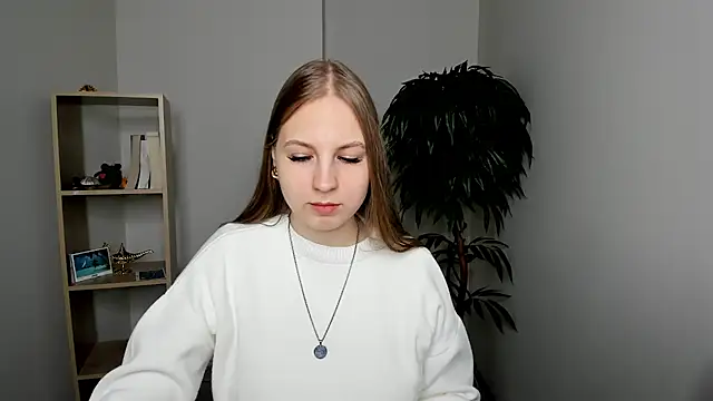 Snapshot of SuziGroody chatting on October 2025 05:53:02 AM SuziGroody online show from October 2025 05:53:02 AM