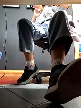 Snapshot of Piediniecollant chatting on November 2025 01:12:02 PM Piediniecollant online show from November 2025 01:12:02 PM