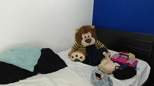 Snapshot of EmmilyConnor chatting on May 2026 02:45:01 PM EmmilyConnor online show from May 2026 02:45:01 PM