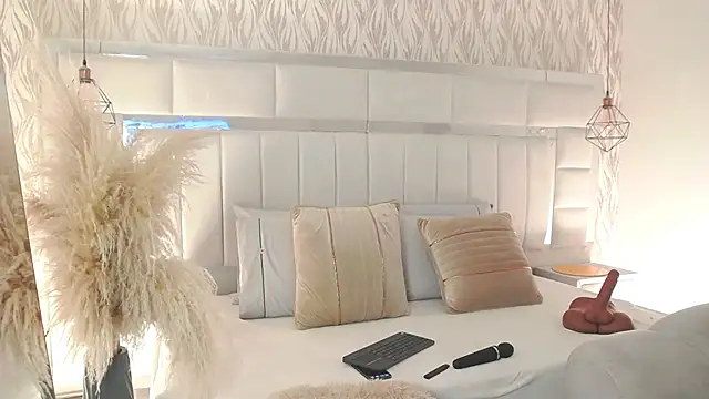 alaya noir  online show from April 2026 01:00:02 PM