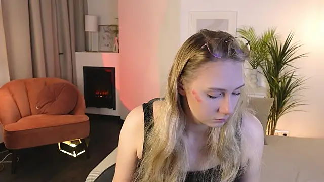 Liana Ln online show from November 2025 03:07:01 AM