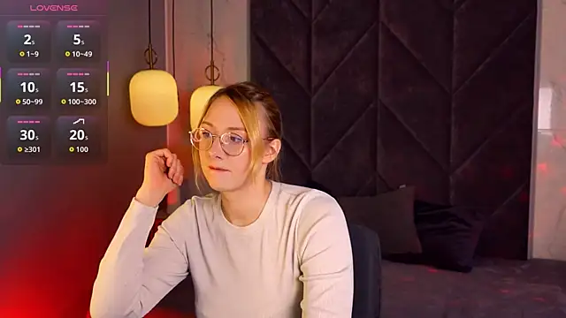 Liana Ln online show from December 2025 09:11:01 PM