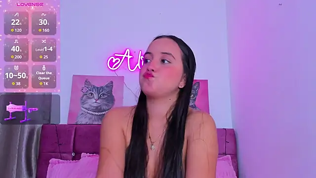 Snapshot of alissonsweet18 chatting on May 2026 01:07:01 PM alissonsweet18 online show from May 2026 01:07:01 PM