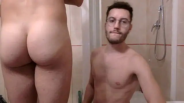 Snapshot of Amicisegreti2 chatting on November 2025 10:12:01 PM Amicisegreti2 online show from November 2025 10:12:01 PM