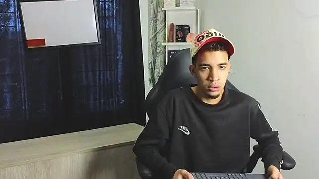 Latin Duo13 online show from February 2026 07:43:01 PM