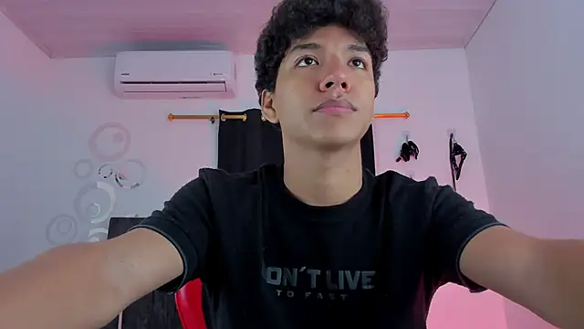 Maximiliano Khalil online show from December 2025 07:01:02 PM