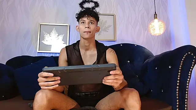 KamiSuarez online show from November 2025 01:22:01 PM