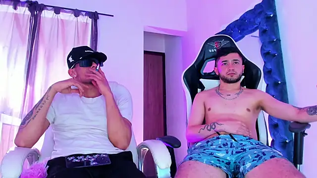 Snapshot of Yourtemptation555 chatting on October 2025 08:33:02 PM Yourtemptation555 online show from October 2025 08:33:02 PM